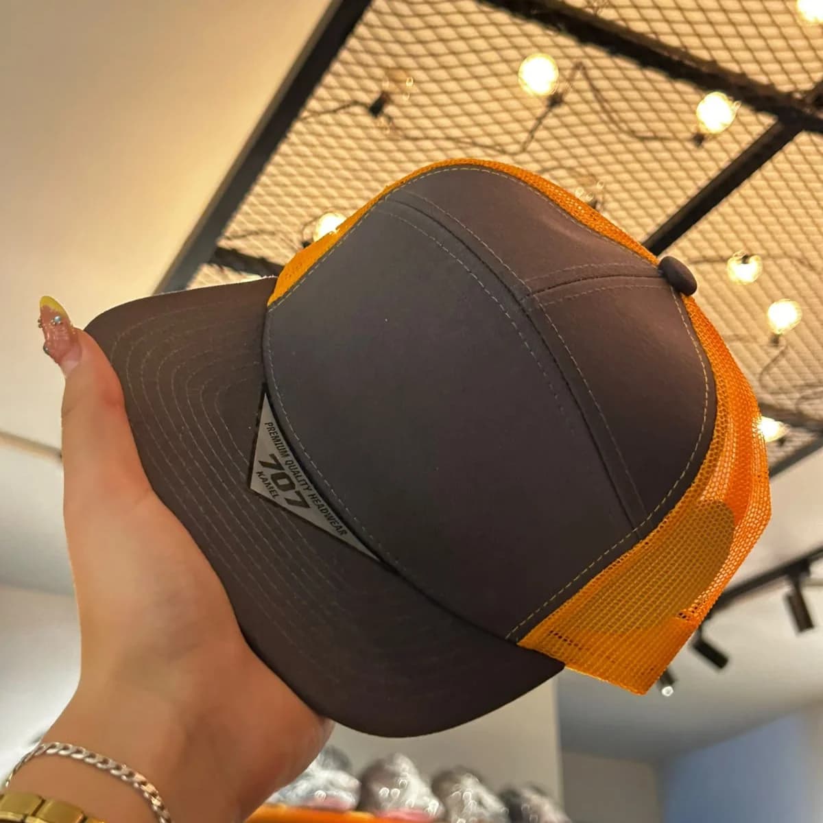 Kamel 707 - Charcoal/Gold malla