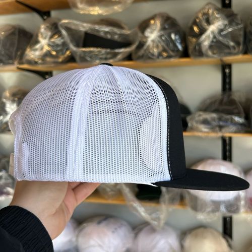 Yupoong 6006 Black / White