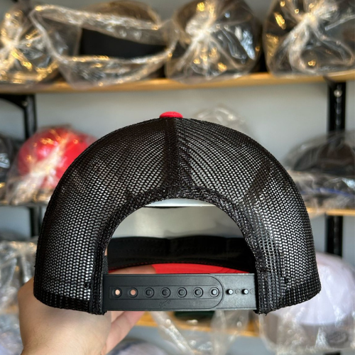 Yupoong 6606 Red / Black