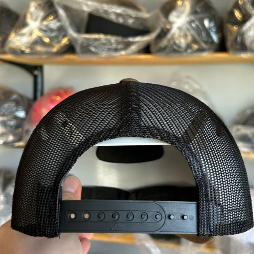 Yupoong 6606 Coyote Brown / Black