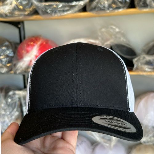 Yupoong 6606 Black / White