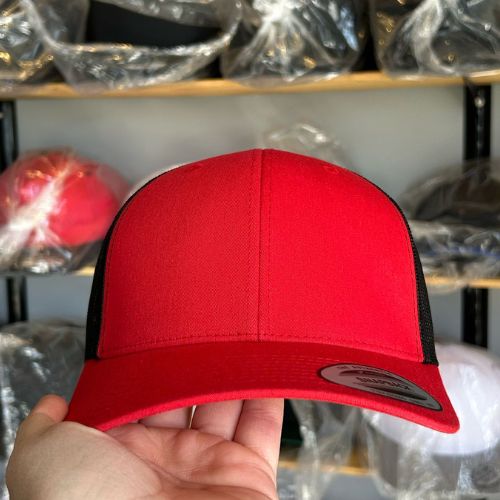 Yupoong 6606 Red / Black