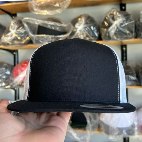 Yupoong 6006 Black / White