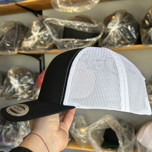 Yupoong 6606 Black / White