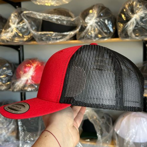 Yupoong 6606 Red / Black