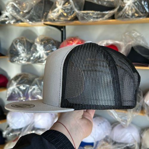 Yupoong 6006 Silver / Black