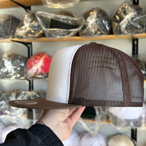 Yupoong 6006 Brown / White / Brown