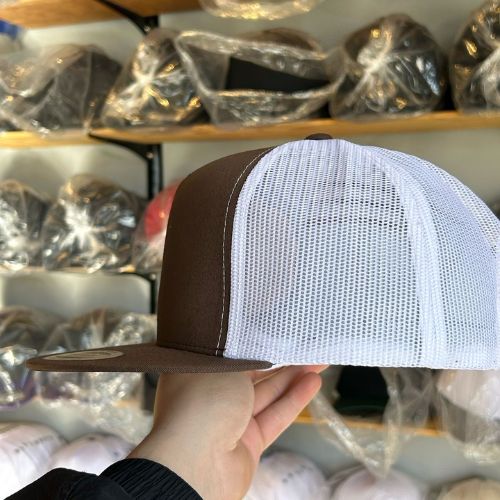 Yupoong 6006 Brown / White