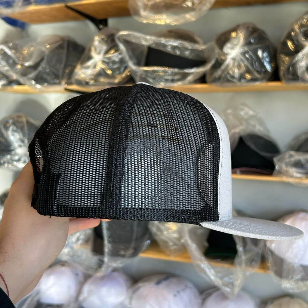 Yupoong 6006 Silver / Black